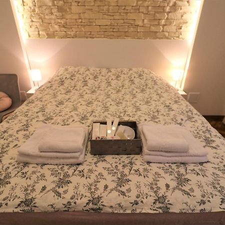 Cozy Old Town Apartment - Free Minibar Bucarest Esterno foto