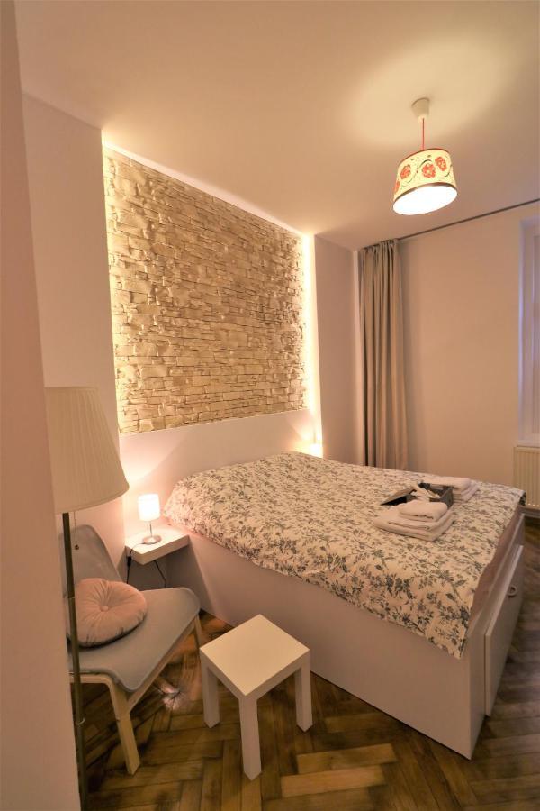 Cozy Old Town Apartment - Free Minibar Bucarest Esterno foto