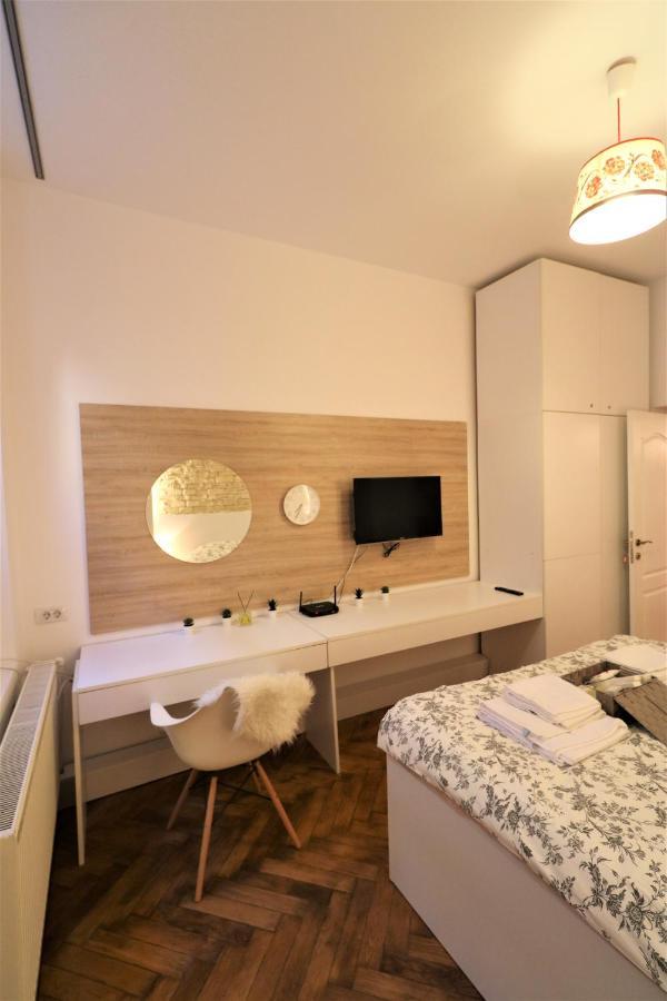 Cozy Old Town Apartment - Free Minibar Bucarest Esterno foto