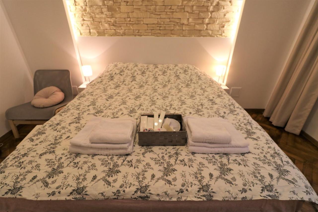 Cozy Old Town Apartment - Free Minibar Bucarest Esterno foto